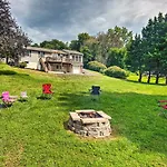 Family-Friendly Coatesville House With Fire Pit